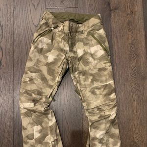 Camo burton snow pants - ski / snowboarding